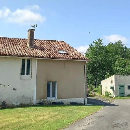 De La Longue Prairie Apartment *